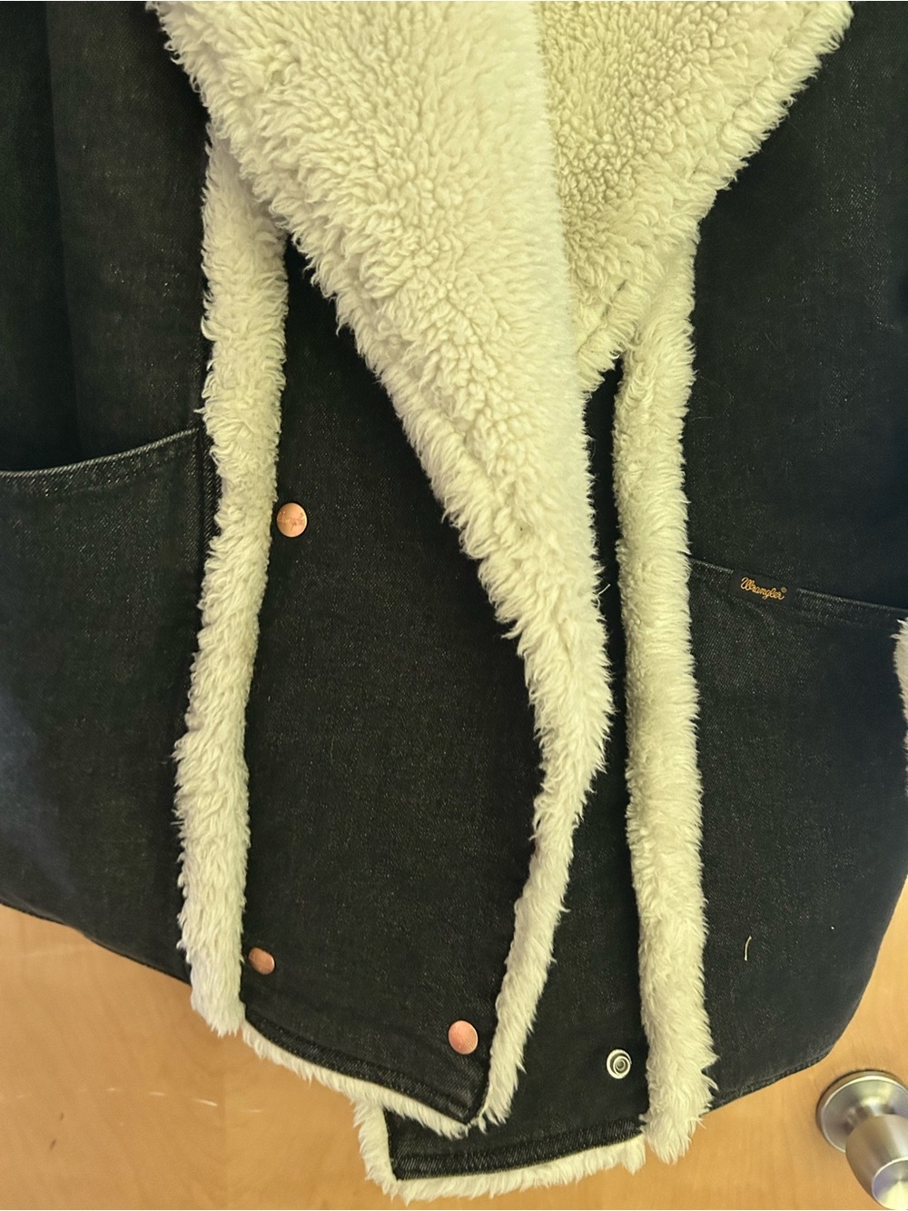 Lainey Wilson X Wrangler black denim coat with fur trim - Picture 3 of 5